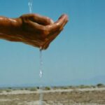 Μετατροπή του αέρα της αραβικής ερήμου σε εμφιαλωμένο νερό