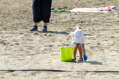 Εκστρατεία καθαριότητας στην παραλία Spyros στη Λάρνακα