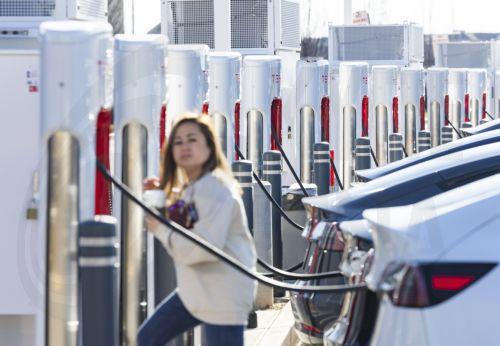 Οχήματα με βενζίνη και ντίζελ η τάση στην Ισπανία το 2023, αντί ηλεκτρικών