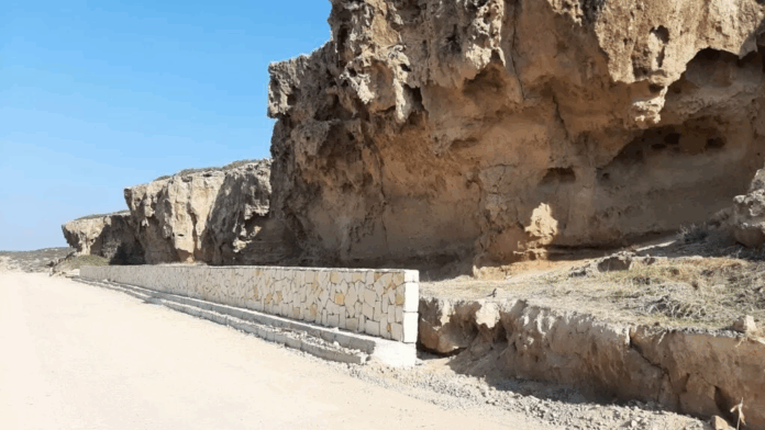 akamas road toxeftra 696x3921 1 Dz3mUZ