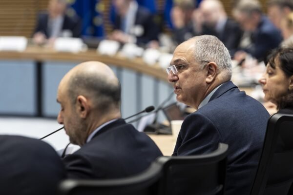 kadis 2 600x400 De7ZvB