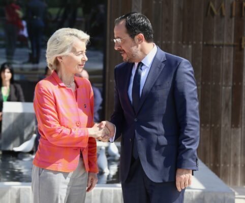 ursulaxristodoulidis 2 482x400 ymKFBW